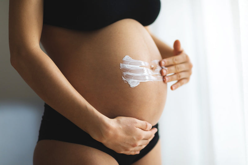 Grossesse et peau : pourquoi l'acide azélaïque est l'actif allié des futures mamans